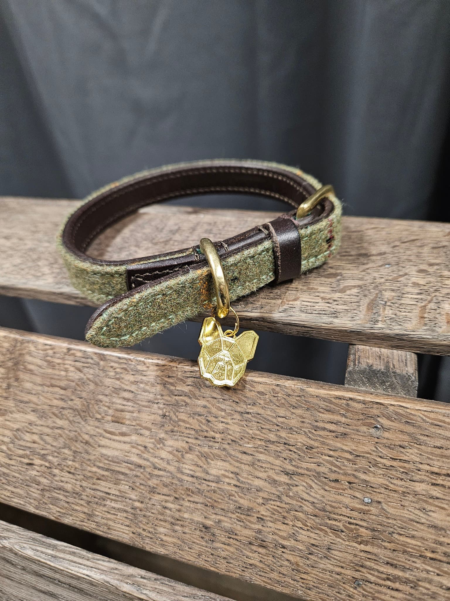 Halsband